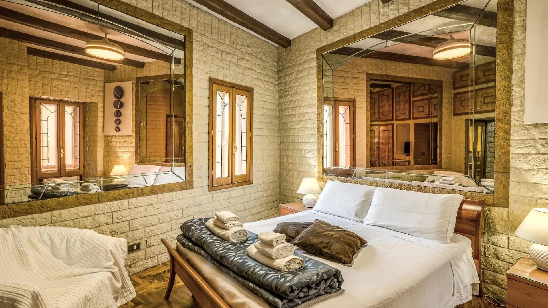 Fontana Di Trevi Charming Apartment location