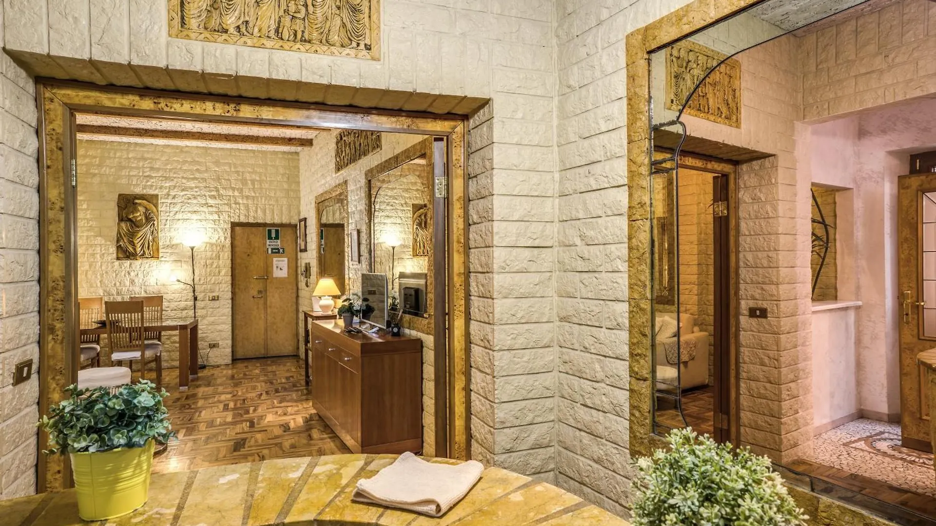 Fontana Di Trevi Charming Apartment Rome Italy